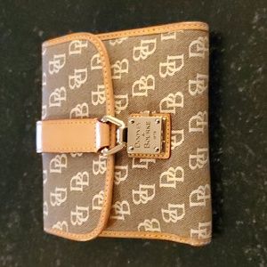 DOONEY AND BOURKE WALLET. CANVAS AND LEATHER